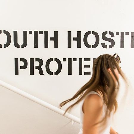 Youth Hostel Proteus Постойна Екстериор снимка